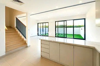 Single Row | Modern | Vacant | Open Plan