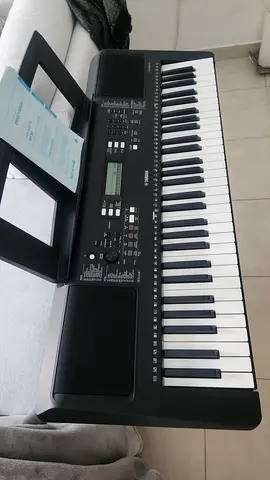 Yamaha PSR-E373 61-Key Keyboard - never Used, Good Condition