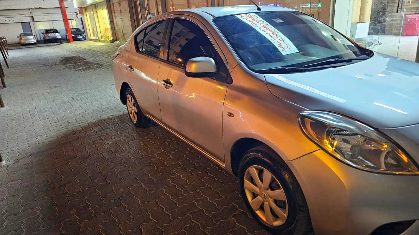 Nissan Sunny 2014 — photo 1 of 5