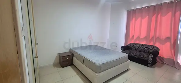 ROOM AVAILABLE FOR MONTHLY RENT
