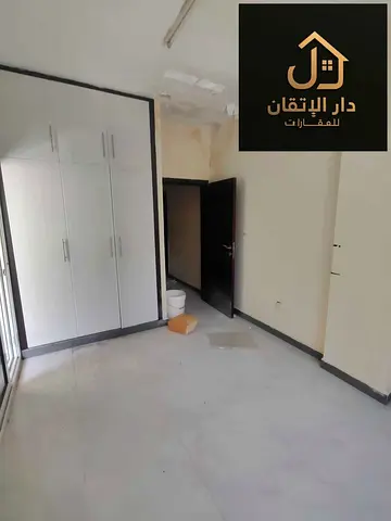 فرصة رائعة للإيجار شقة غرفتين وصاله مع بلكونة موقع حيوي قريب من جميع الخدمات و سعر ممتاز