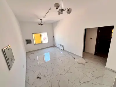 بتشطيبات ممتازة مع تكييف مركزي صيانة كاملة علي المالك بموقع مميز جدا بالجرف 3 عجمان