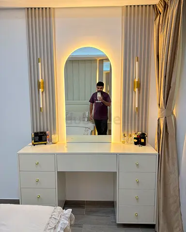 Dressing table