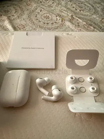 Apple AirPods Pro (2nd generation) - magsafe Wireless charging case