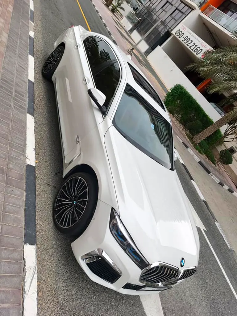BMW 7-Series 2015 — photo 1 of 6
