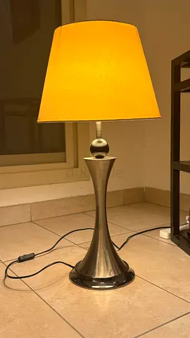 Elegant Modern Table Lamp – Excellent Condition