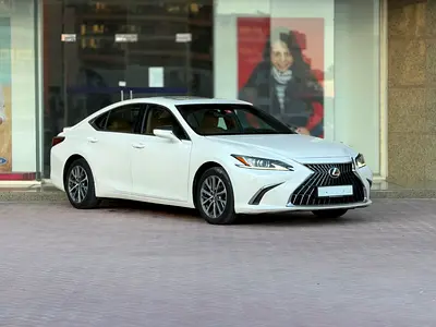 Lexus ES 300h 2023 GCC Specs - Pristine Condition Hybrid