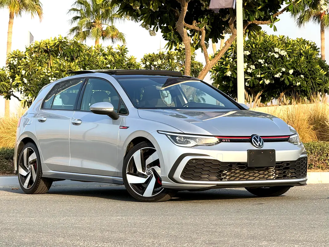 Volkswagen Golf GTI 2021 — photo 1 of 17