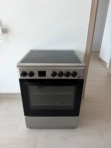 Used freestanding electric cooker with ceramic hob and oven