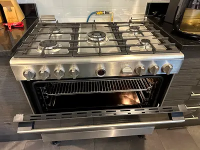 Bosch Gas Cooking Range 90x60cm 5 burner with oven Fan
