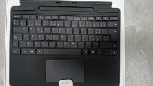 LIKE NEW MICROSOFT SURFACE PRO SIGNATURE KEYBOARD WITH SLIM PEN 2 (8X8-00015) BLACK
