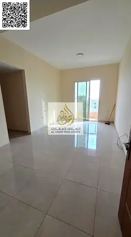 للإيجار السنوي بعجمان: شقة غرفتين وصالة بمساحات واسعة جداً وتشطيب ممتاز مع 3 حمامات وبلكون ومطبخ واسع في موقع استراتيجي بالروضه قريب شارع الشيخ عمار