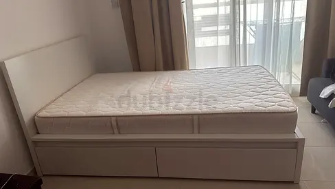 White wooden bed frame with storage drawers + mattress (single/Twin 120 x200)