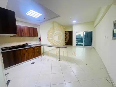 استوديو بمخطط مفتوح | Lynx Residence | الوصول إلى الشرفة والمسبح | إطلالة على وسط المدينة