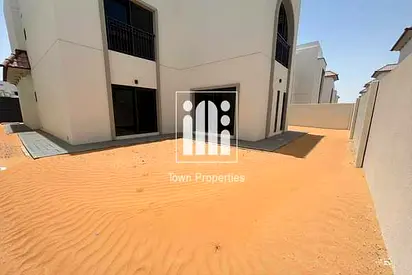 ســعــر ممــيــز | فـيــلا جـاهزة  4 غــرف + غـرفـة خـادمـة & سـائـق | حـوش كـبـيـر |