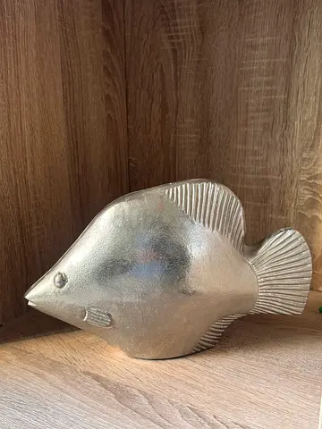 Fish idol metal decoration item