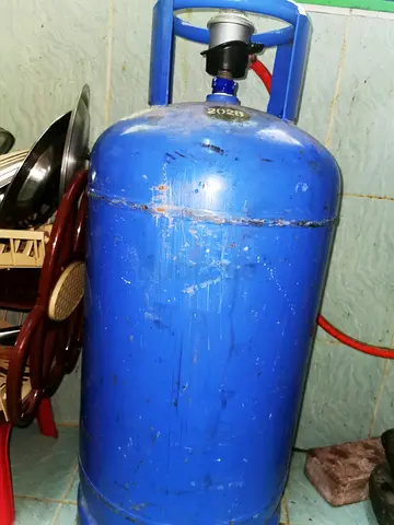 Full Gas cylinder (Used for only 4 days) for sale with free 2 burner glass top stove!!