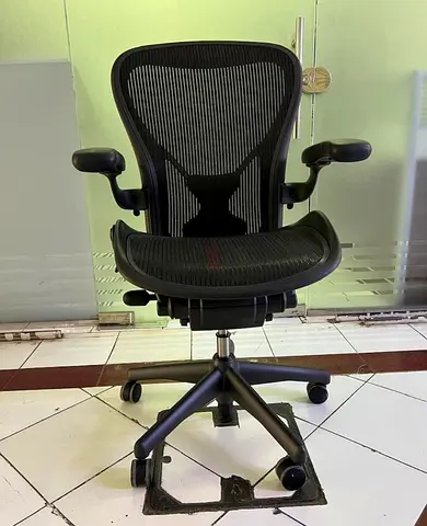 I am selling herman miller Aeron chair.good condition only little use