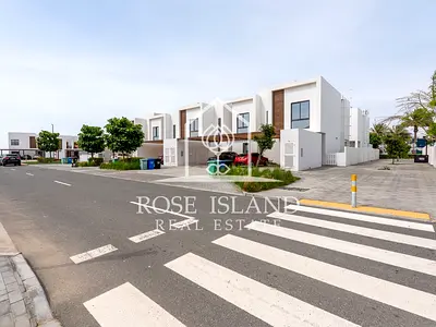 Great Deal|End Unit| Ready To Move In| Own It