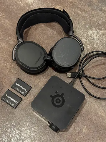 SteelSeries PRO + DOC ,Wireless Gaming Headset with USB Transmitter and 2 Rechargeable Batteries