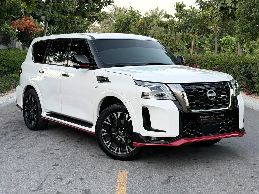 Nissan Patrol 2012 — photo 1 of 12