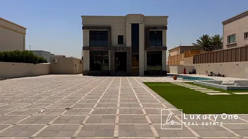 Just Renovated | Large plot 5BR + Maid Villa
