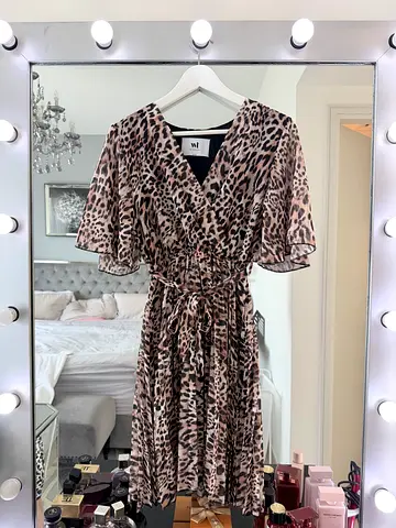 Dress size S 100dhs