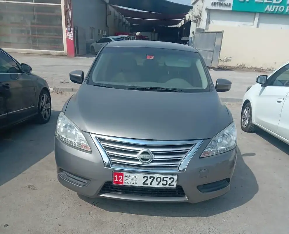 Nissan Sentra 2020 — photo 1 of 6