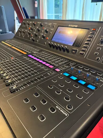 Midas m32 digital mixer