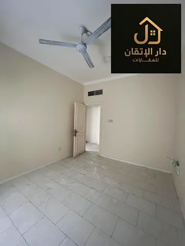 فرصة ذهبية غرفتين وصاله القليعة مساحة واسعة و تكيف مركزي موقع مميز