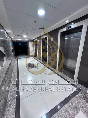 شقة 3 غرف وصالة مع غرفة خادمة للإيجار في المجاز 2 الشارقة | باركن مجاني | مساحات واسعة | 4 دفعات | تشطيب كامل | سعر مميز