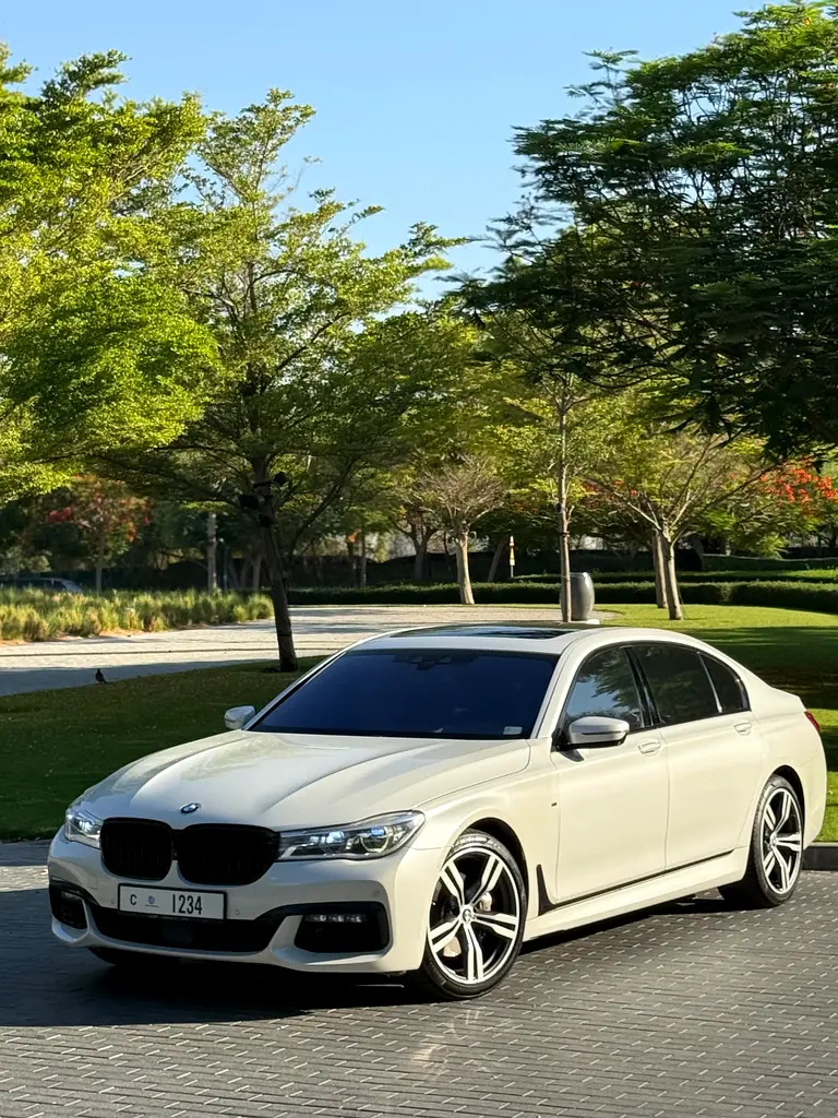 BMW 7-Series 2017 — photo 1 of 14