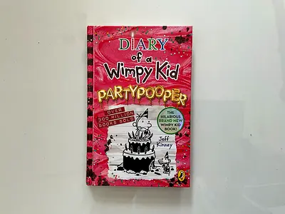 Diary of a Wimpy Kid: Party Pooper (Jeff Kinney) + a Spanish edition