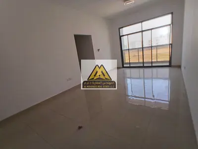 فرصة مميزة للإيجار السنوي في منطقة الجرف الصناعية 3 بعجمان، شقة مكونة من غرفتين وصالة بمساحة مميزة وتصميم عملي داخل بناية هادئة
