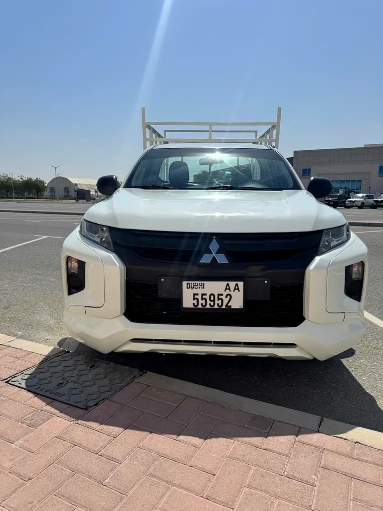 Mitsubishi L200 2020 — photo 1 of 9