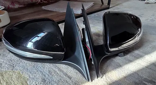 Mercedes C200 orignal mirrors.