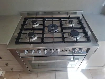 Arston cooker top gas oven electric same like new 5-burner gas hob with built-in oven