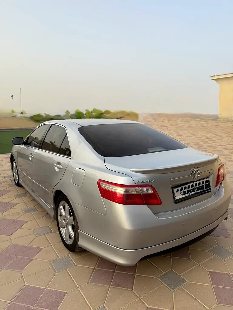 Toyota Camry 2008 — photo 1 of 4