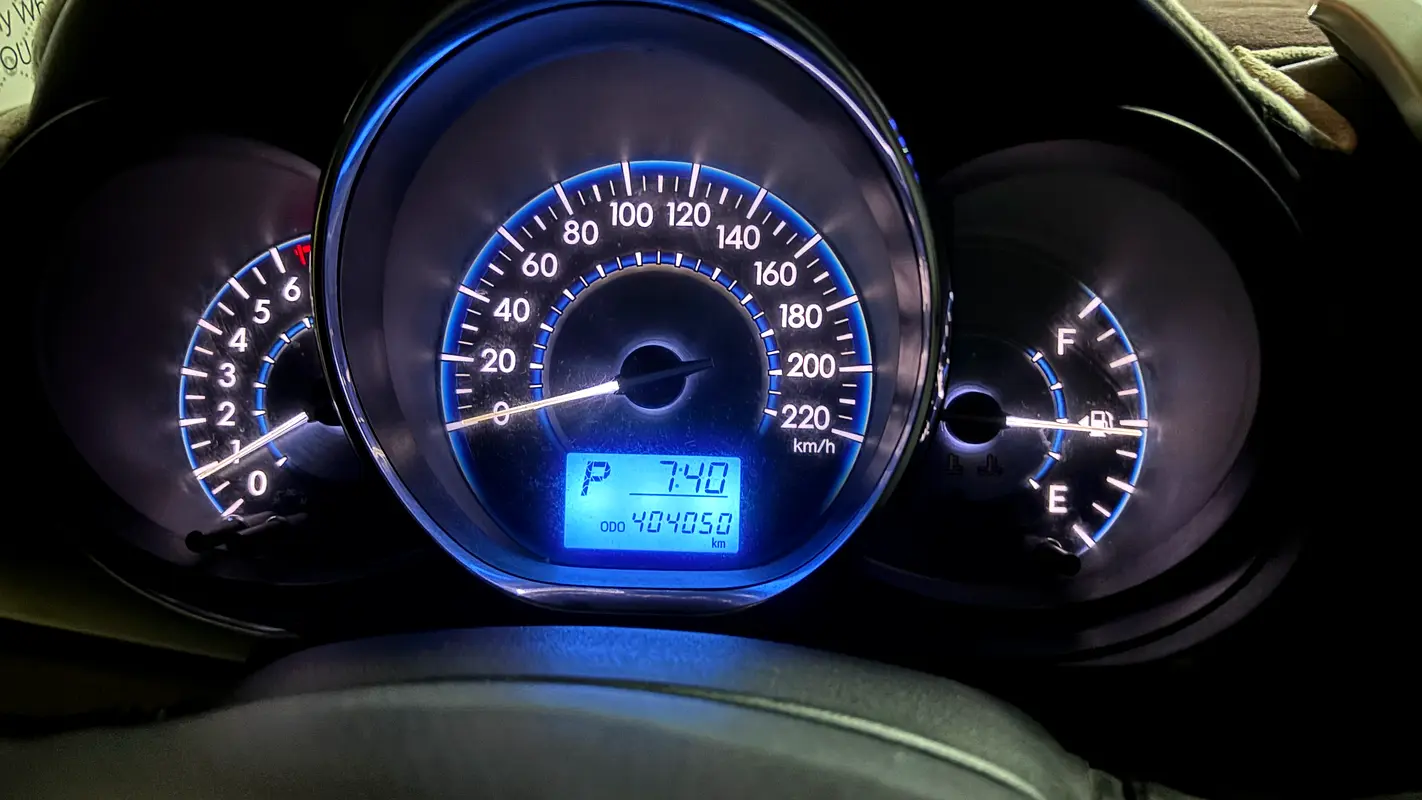 Toyota Yaris 2015 — photo 1 of 10