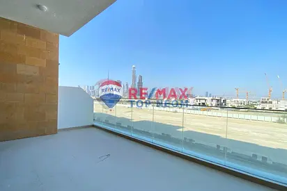 Huge layout| Chiller Free | Lagoon and Burj khalifa view