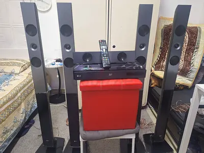 LG blu ray Home Theatre 5.1  Full working condition. New condition. Even not removing stickers also