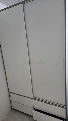 wardrobe خزانة ملابس