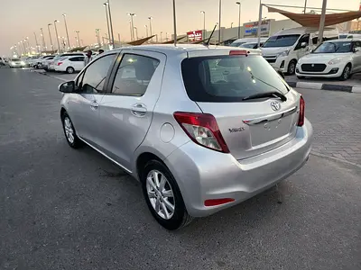 2013 Toyota YARIS 照片 5