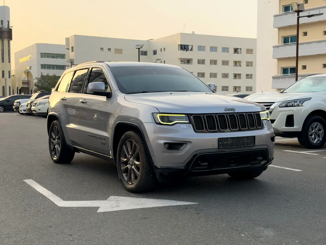 Jeep Grand Cherokee 2016 — photo 1 of 10