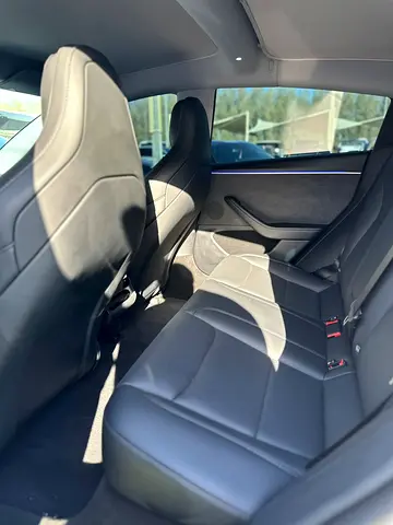صورة 10 لـ 2024 Tesla MODEL 3