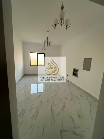 الايجارسنوي في عجمان منطقة العامرة البنايه جديد اول سكن عائلات فقط  شقه غرفه وصاله مع بلكونه  تكيف مركزي 2 حمام الغرف ماستر مطبخ منفصل  مع امن وحراسه