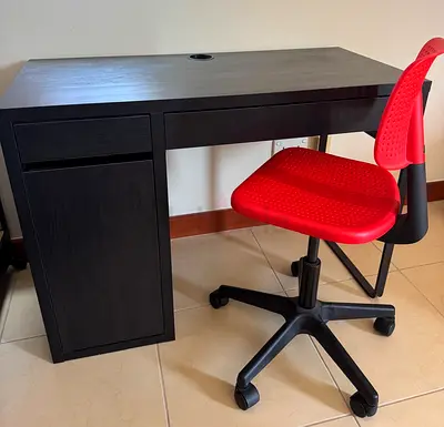 Micke Desk Desk with Desk Chair