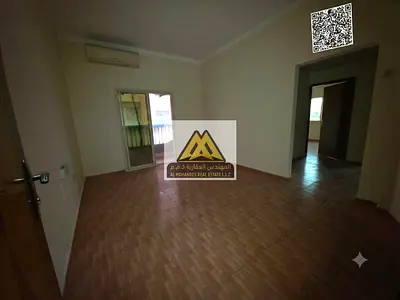 بلكونة باطلالة مفتوحة | مساحة كبيرة | الشقة بها 2 حمام | موقع مميز بالقرب من جميع الخدمات | سهل المخرج للشارقة ودبي