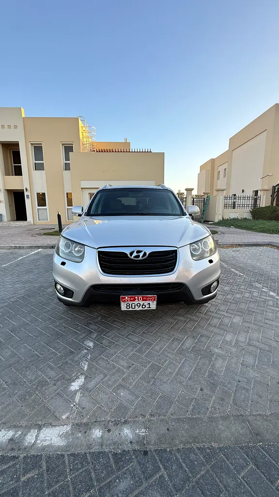 Hyundai Santa Fe 2010 — photo 1 of 20
