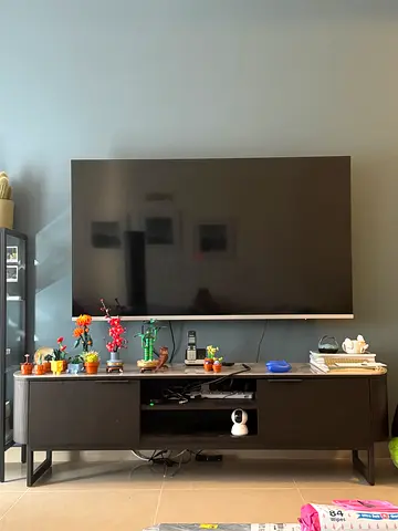 tv and tv console